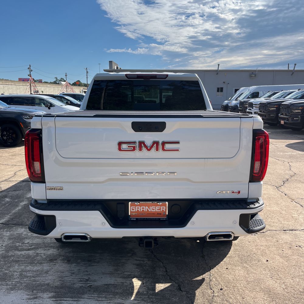 2024 GMC Sierra 1500 AT4