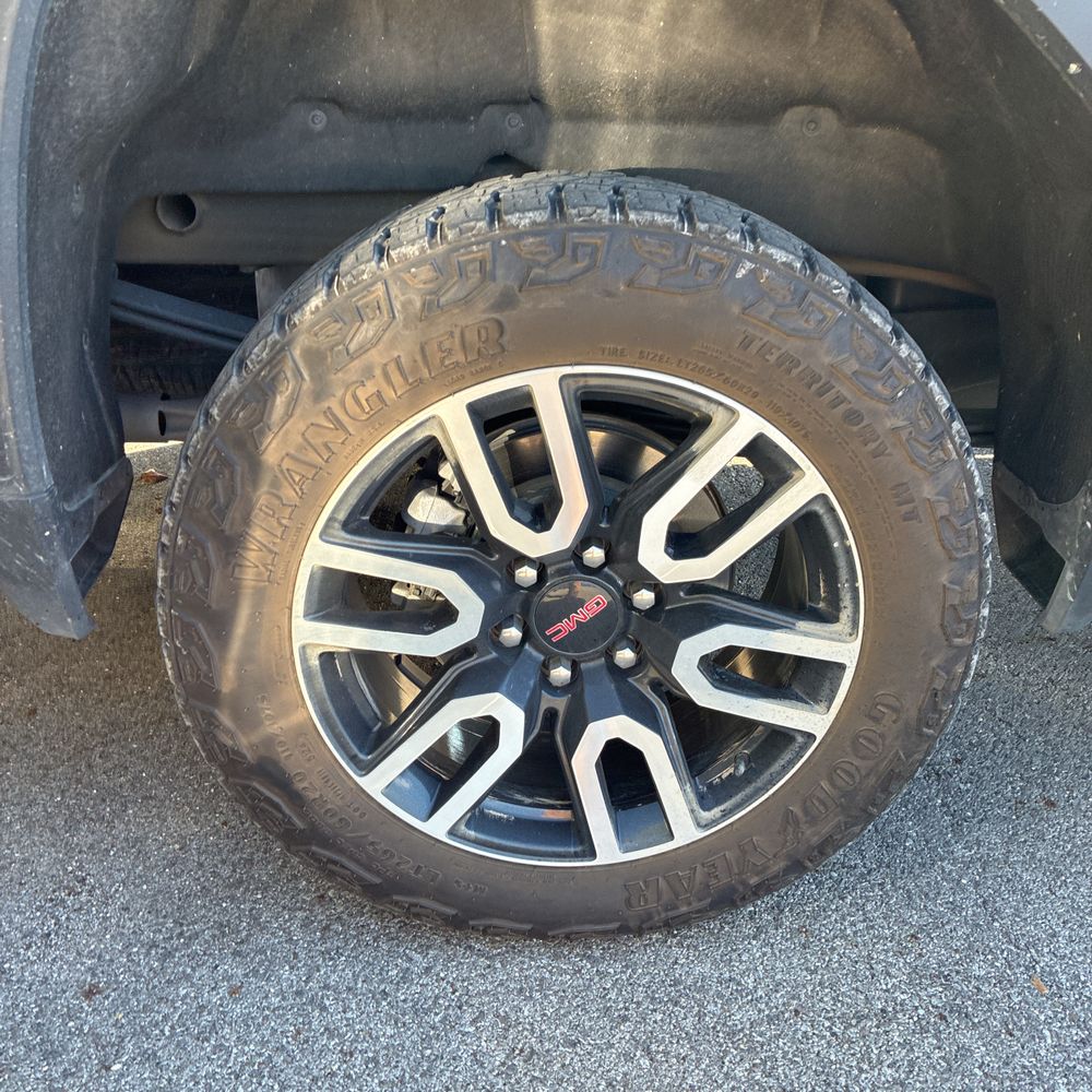 2025 GMC Sierra 1500 AT4