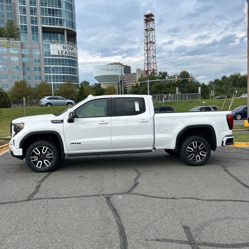 2024 GMC Sierra 1500 AT4