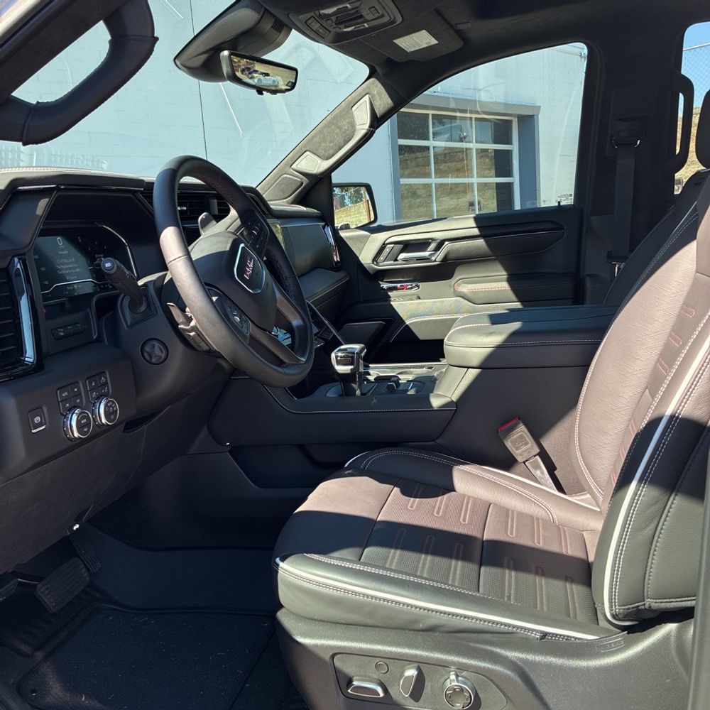 2025 GMC Sierra 1500 AT4X