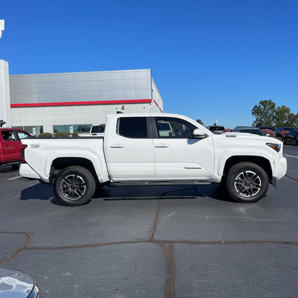2024 Toyota Tacoma TRD Sport HV