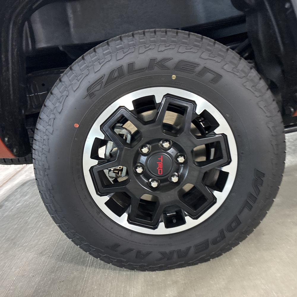 2025 Toyota Tacoma TRD Off-Road HV