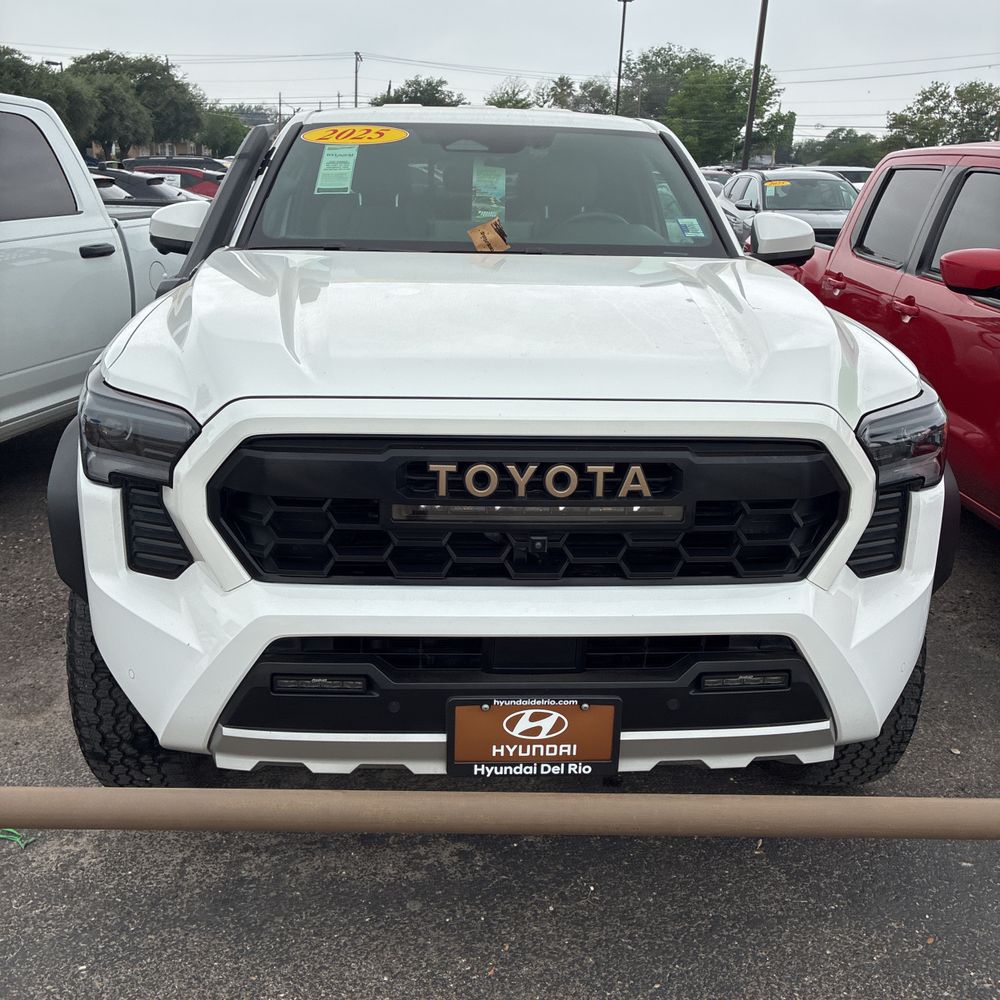 2025 Toyota Tacoma Trailhunter HV