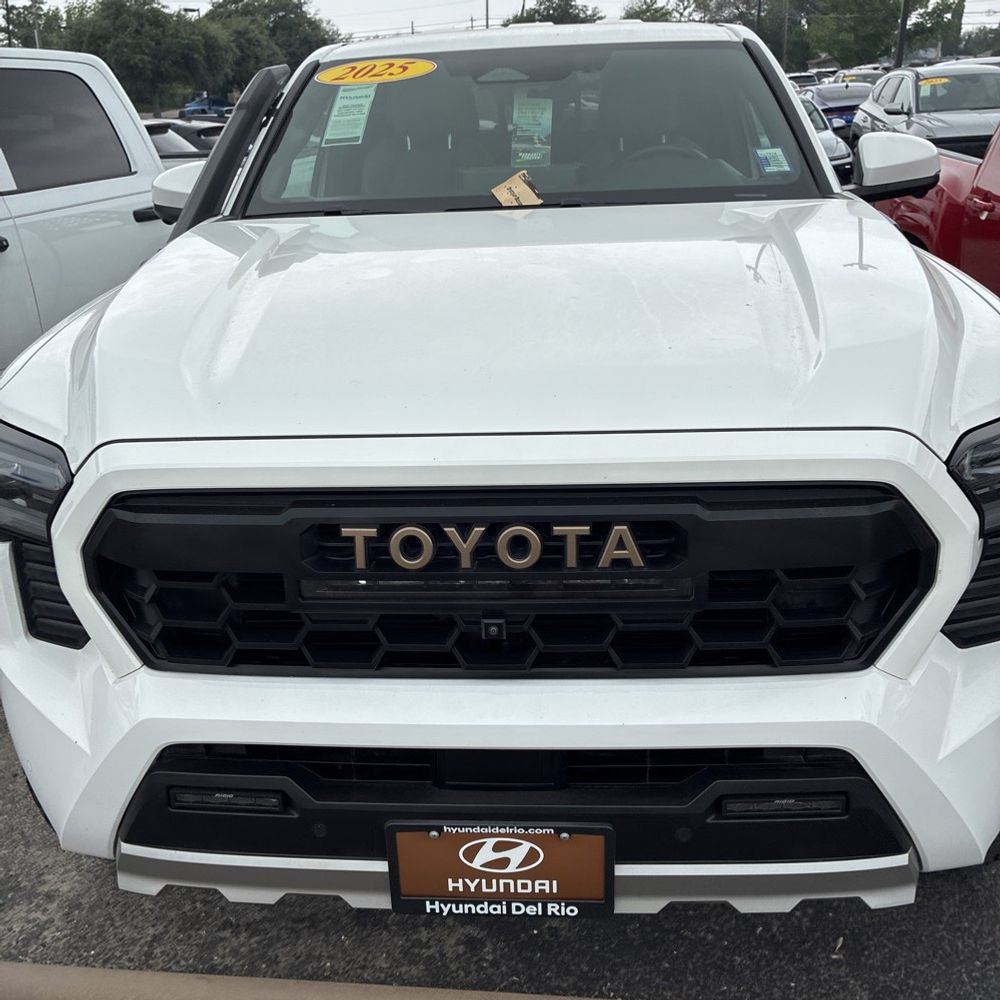 2025 Toyota Tacoma Trailhunter HV