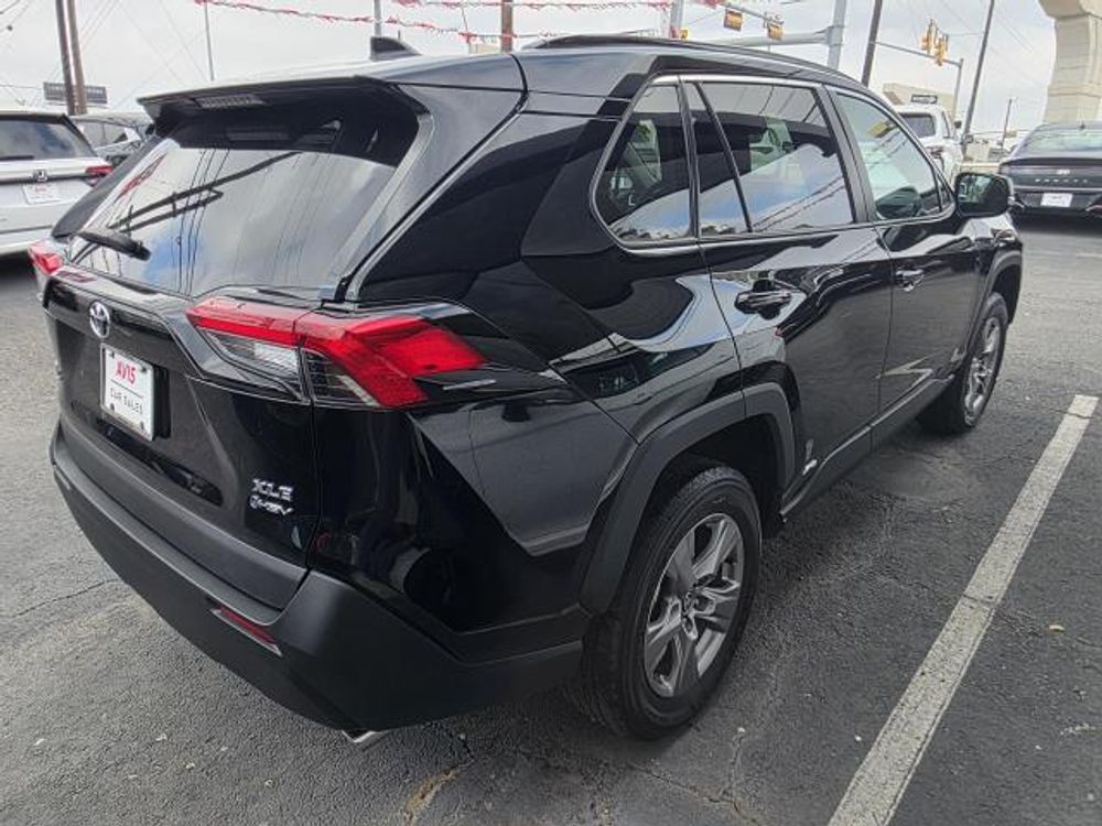 2025 Toyota RAV4 Hybrid XLE