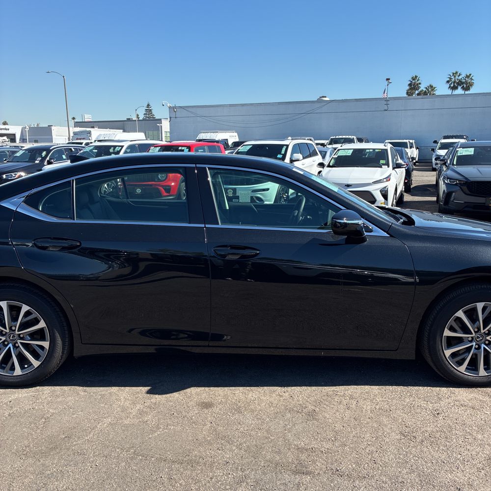2025 Lexus ES 350 Base