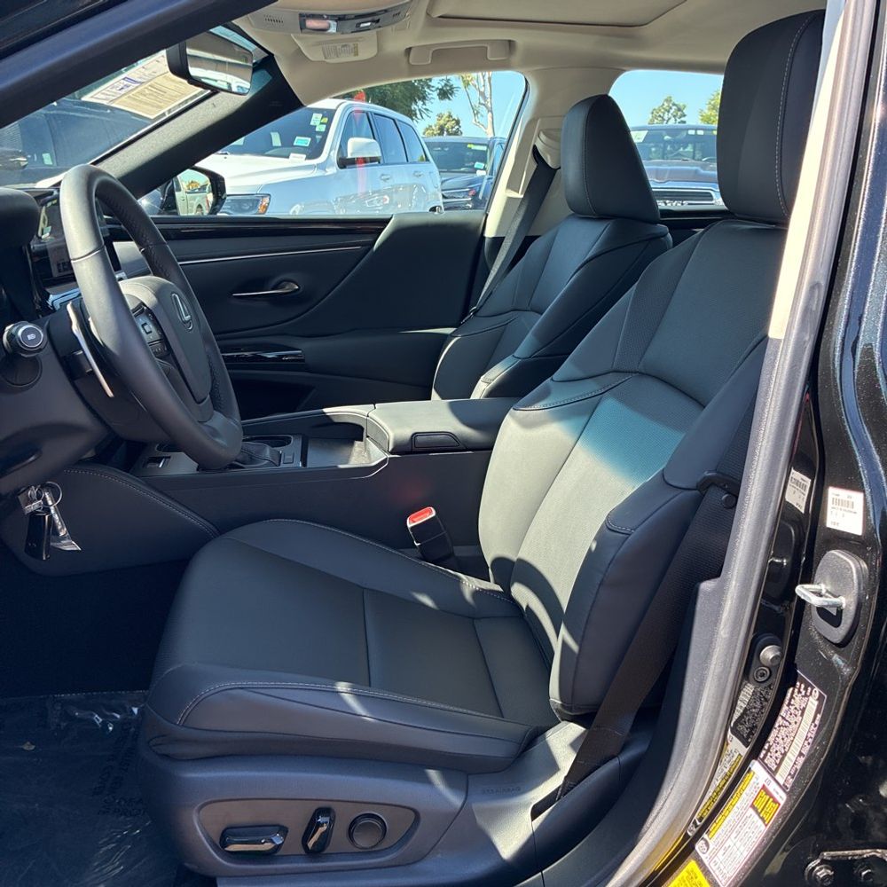 2025 Lexus ES 350 Base