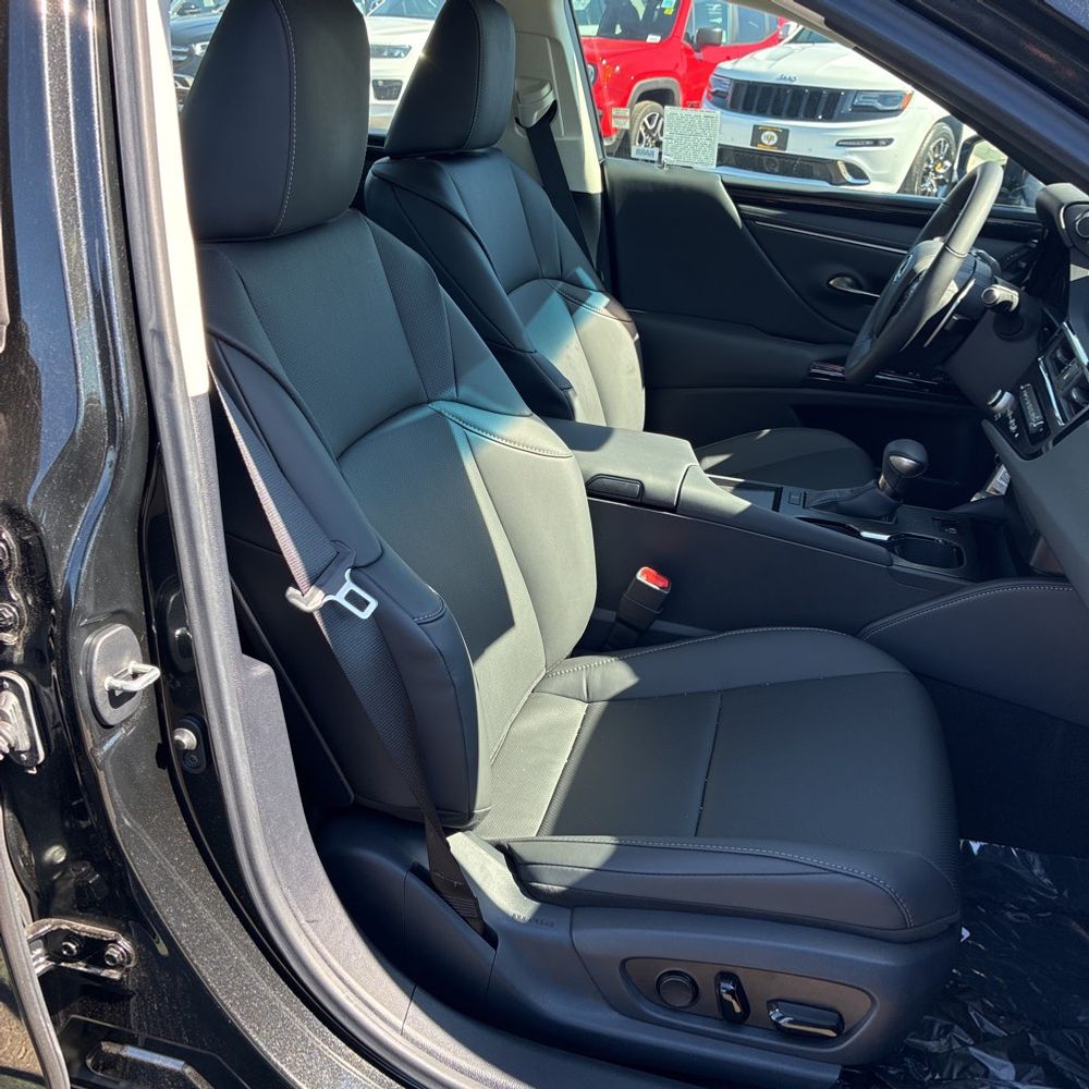 2025 Lexus ES 350 Base