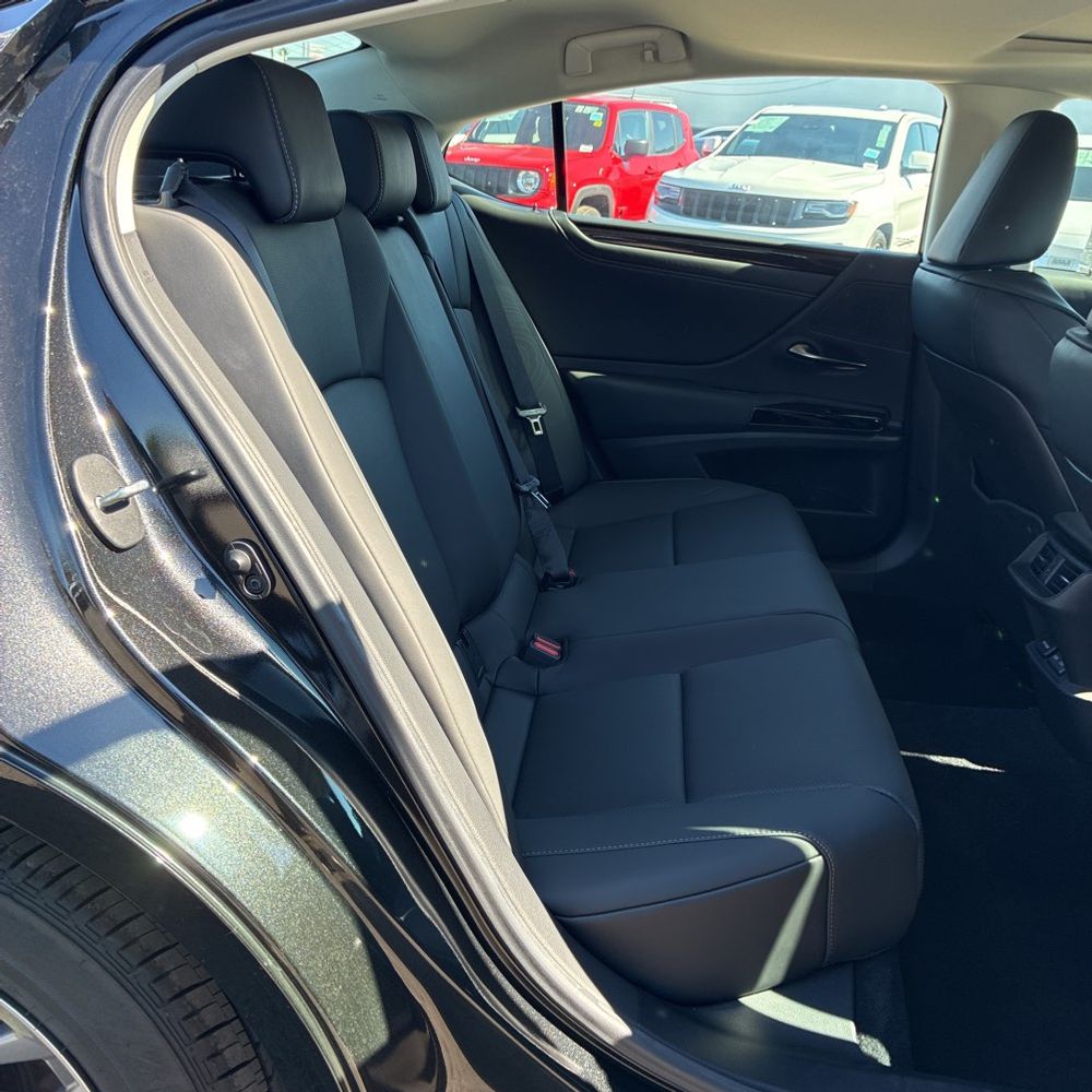 2025 Lexus ES 350 Base