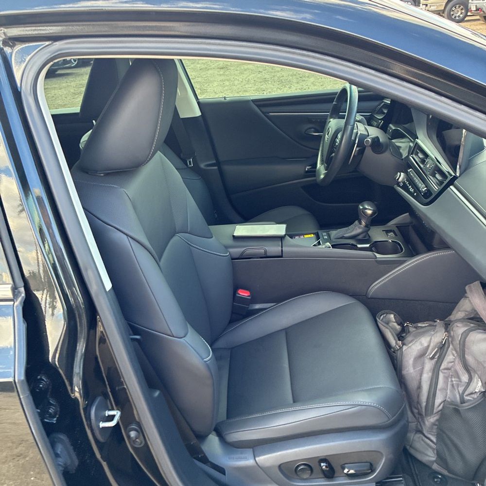 2024 Lexus ES 300h Base