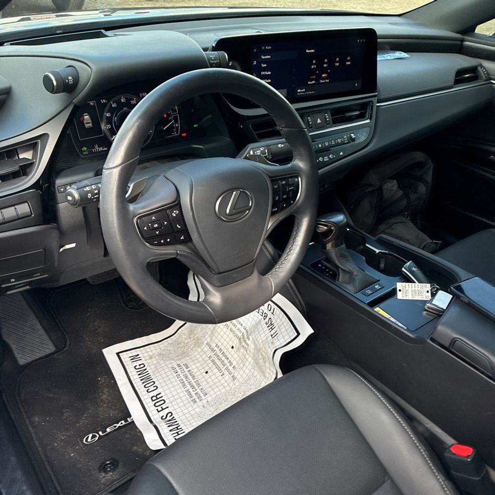 2024 Lexus ES 300h Base