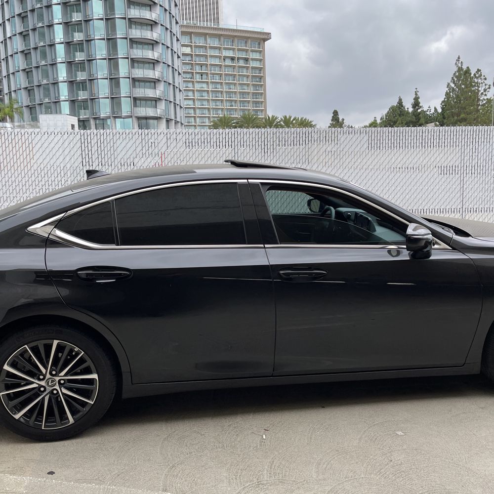 2025 Lexus ES 300h Base