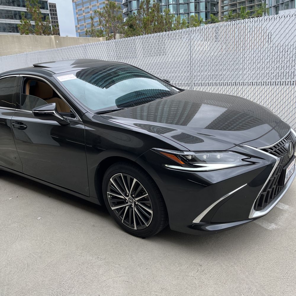2025 Lexus ES 300h Base