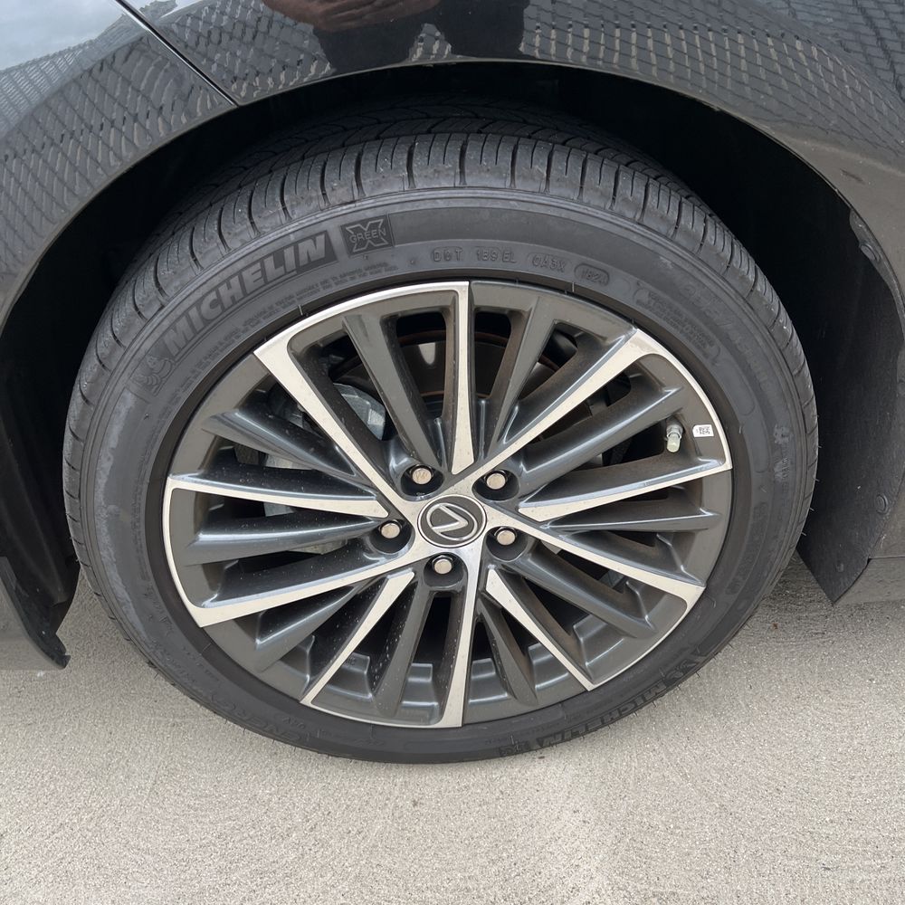 2025 Lexus ES 300h Base