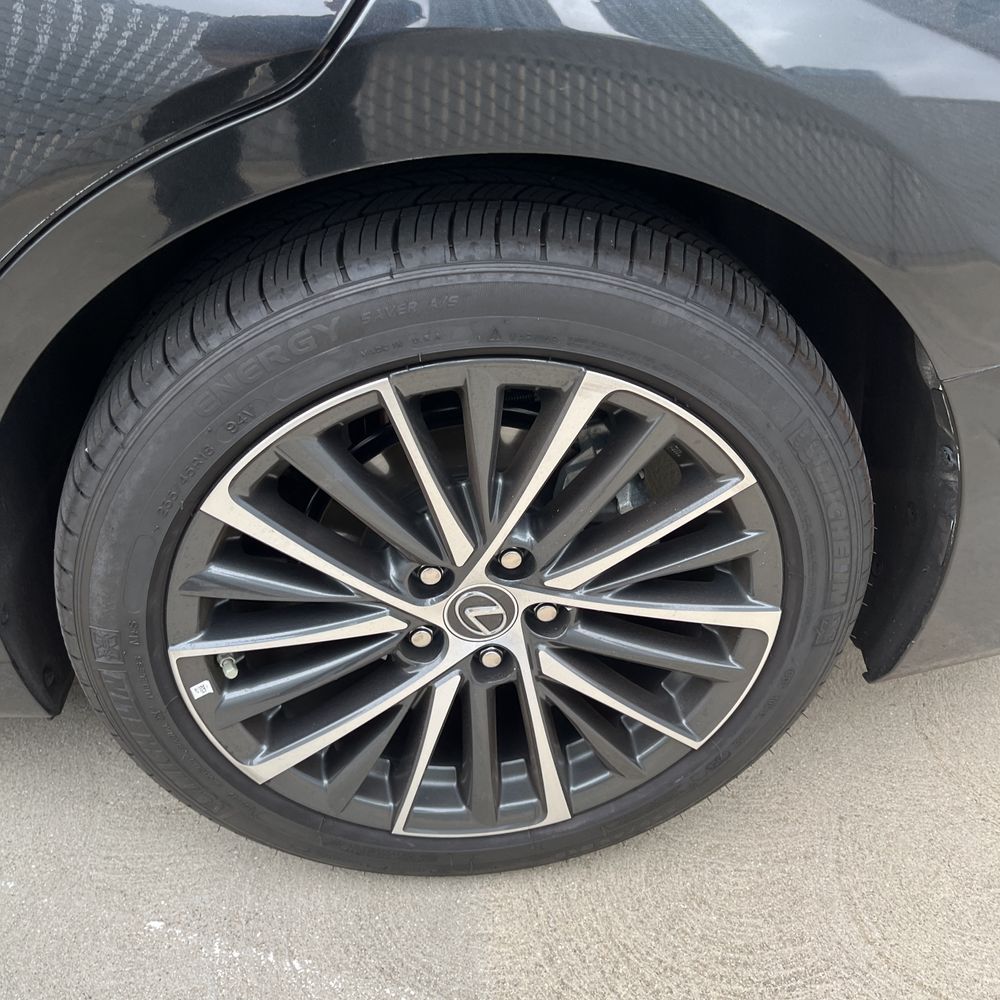 2025 Lexus ES 300h Base