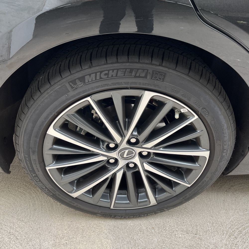 2025 Lexus ES 300h Base