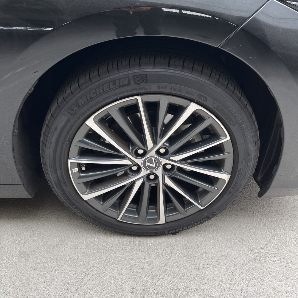 2025 Lexus ES 300h Base