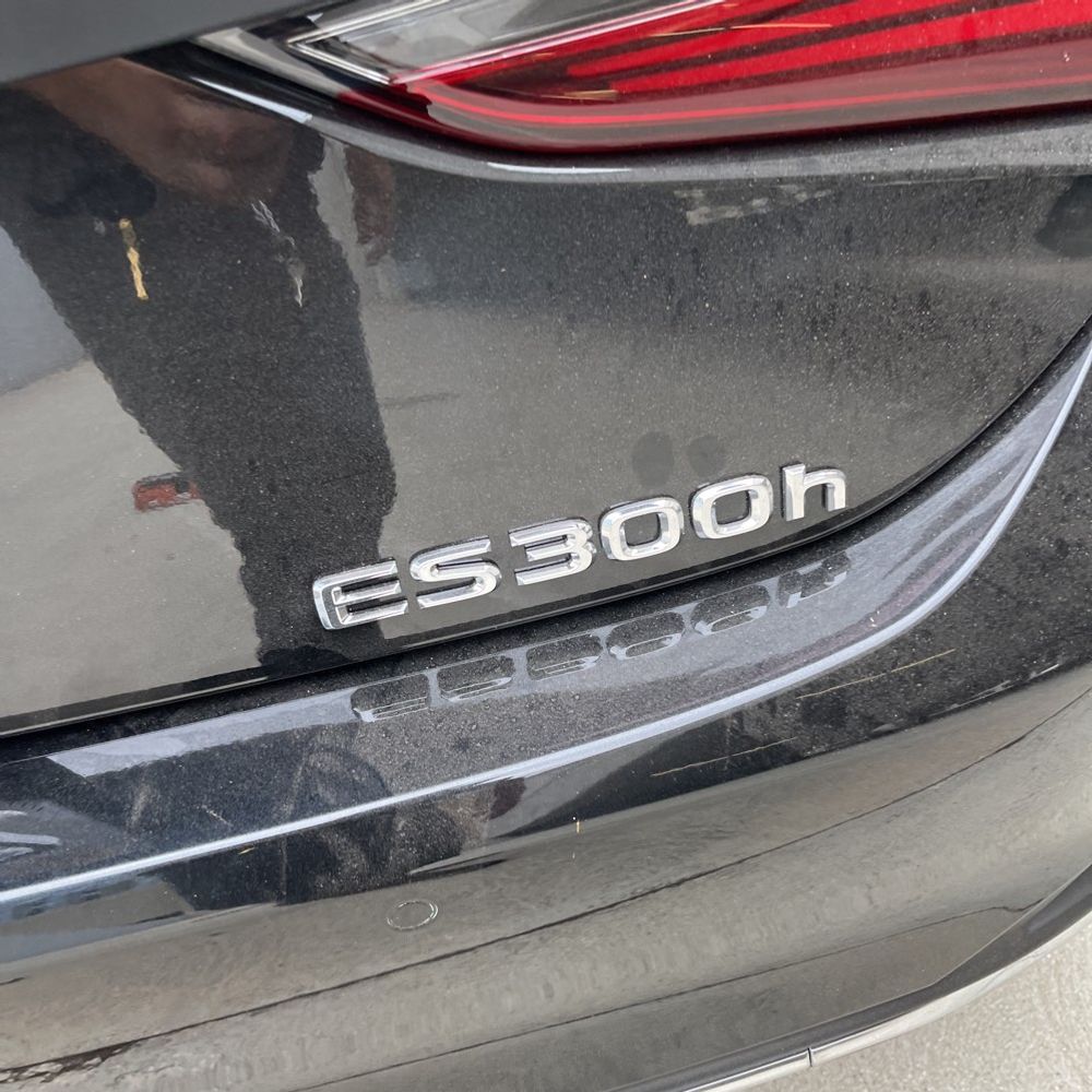 2025 Lexus ES 300h Base