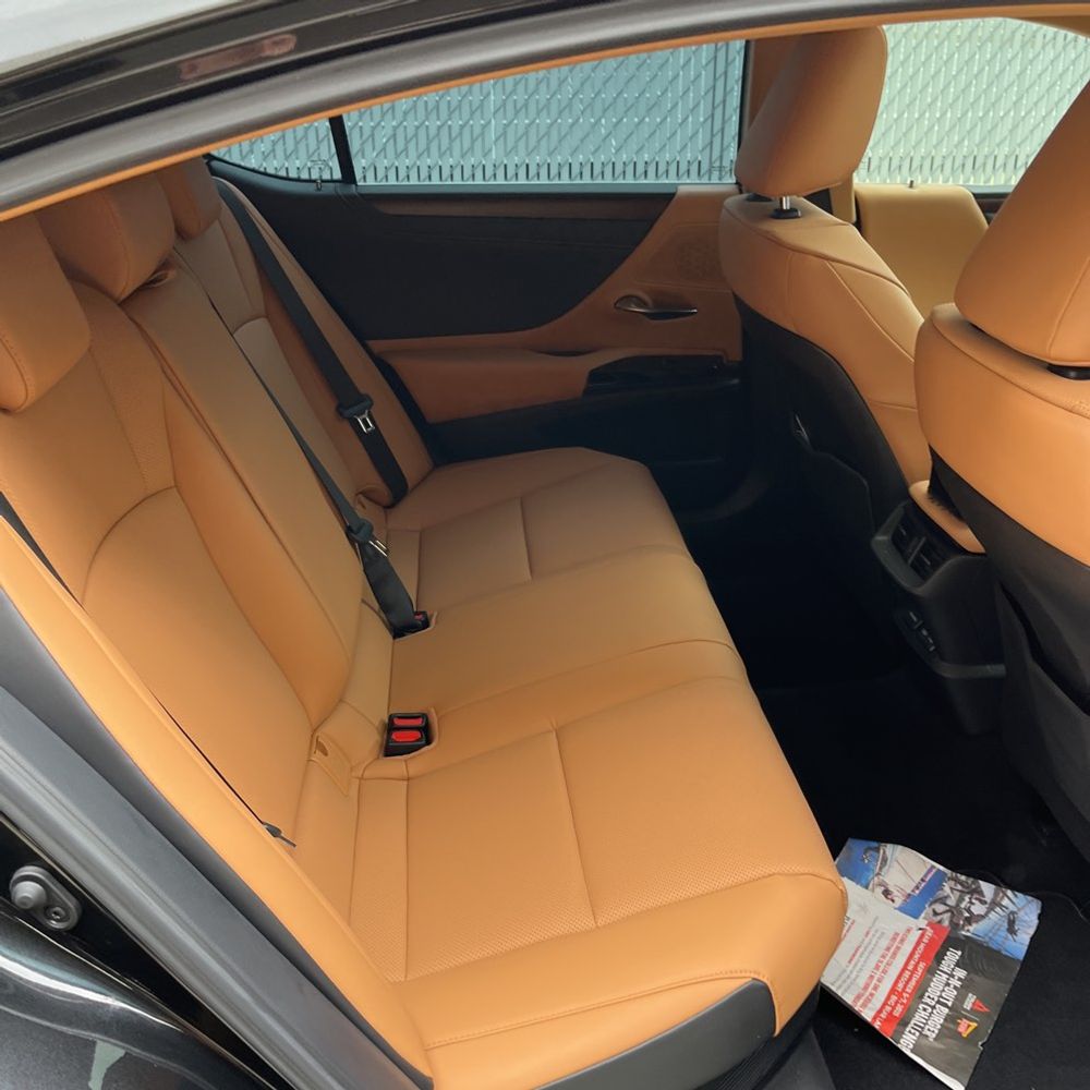 2025 Lexus ES 300h Base