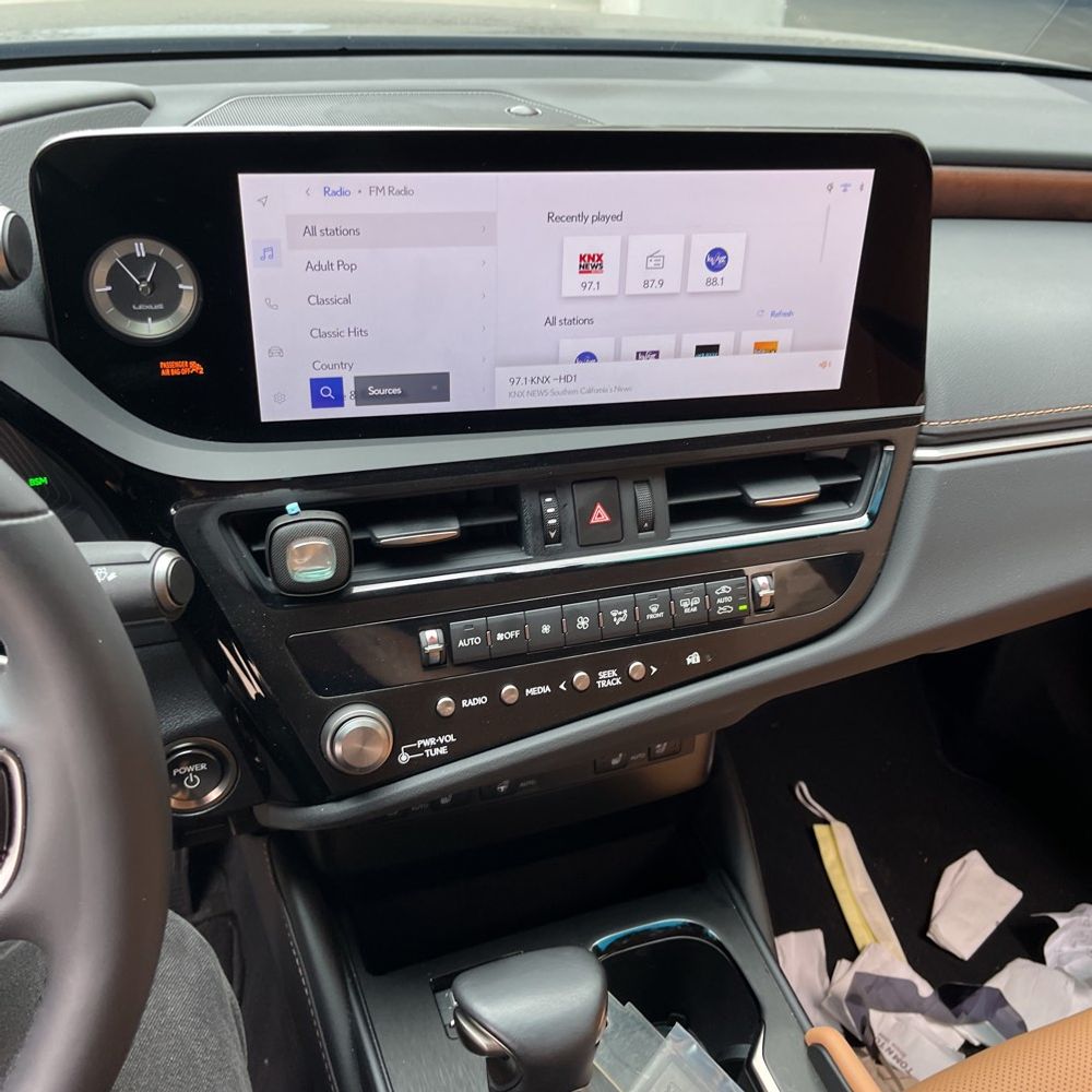 2025 Lexus ES 300h Base