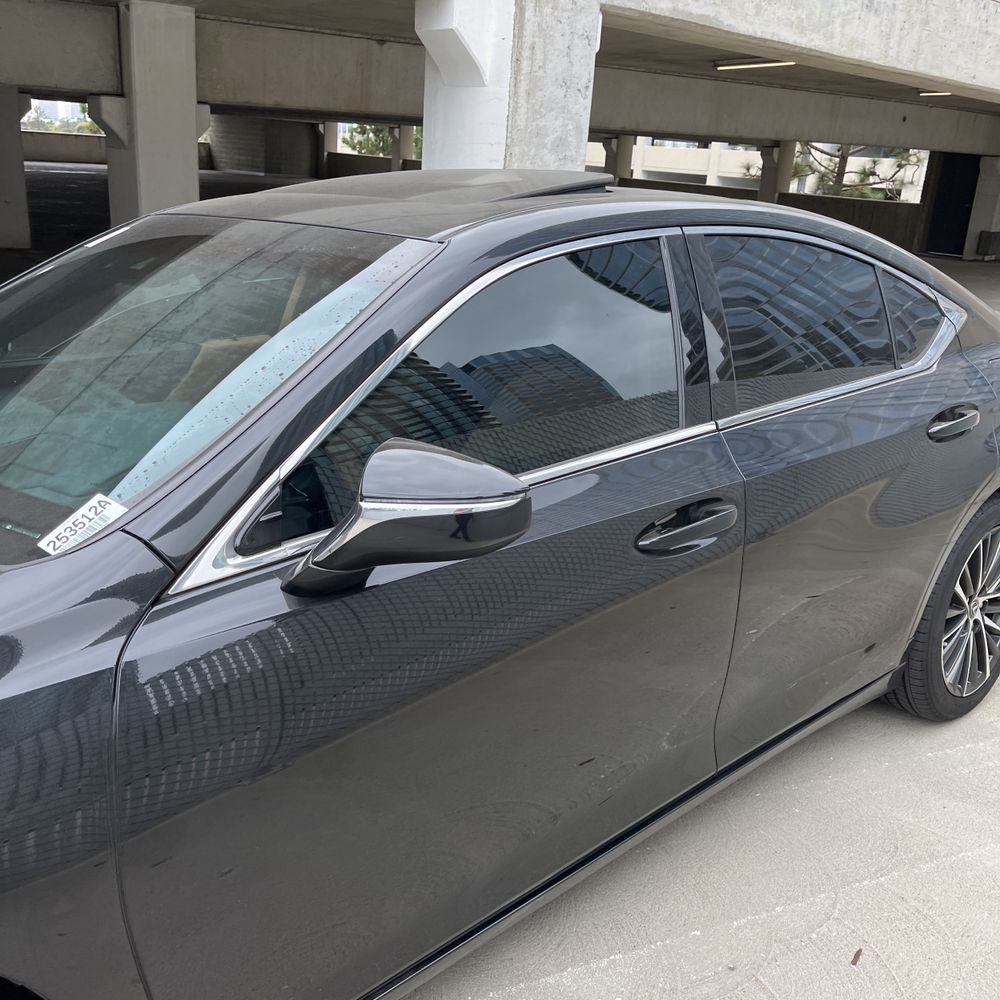 2025 Lexus ES 300h Base