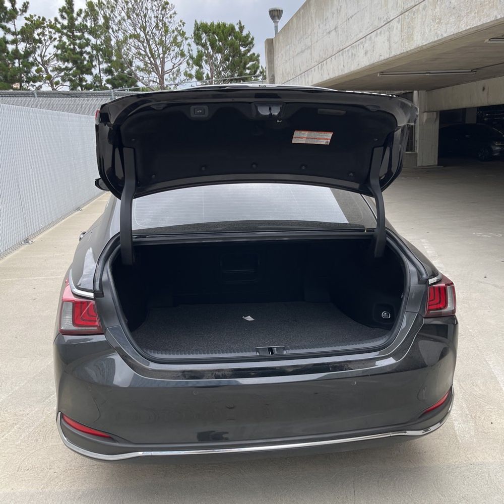 2025 Lexus ES 300h Base