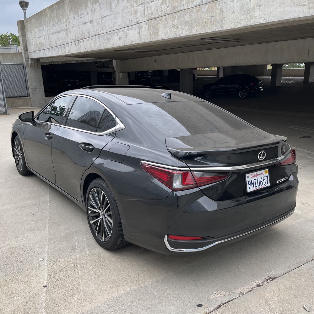 2025 Lexus ES 300h Base