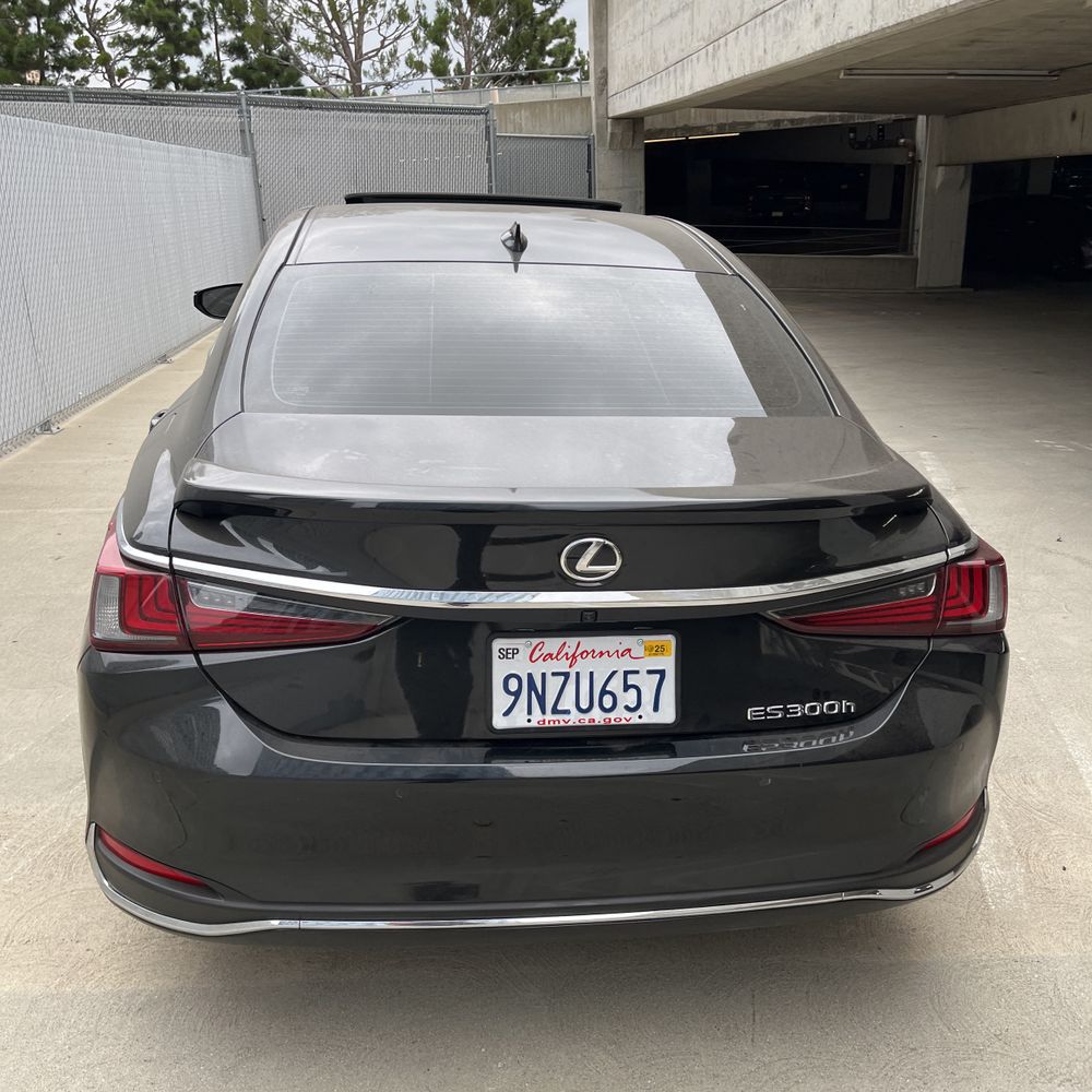 2025 Lexus ES 300h Base