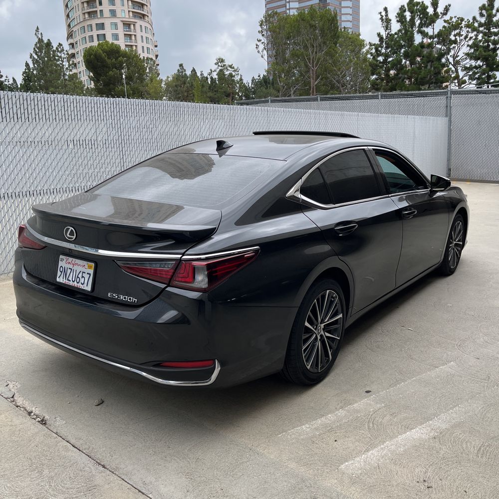2025 Lexus ES 300h Base