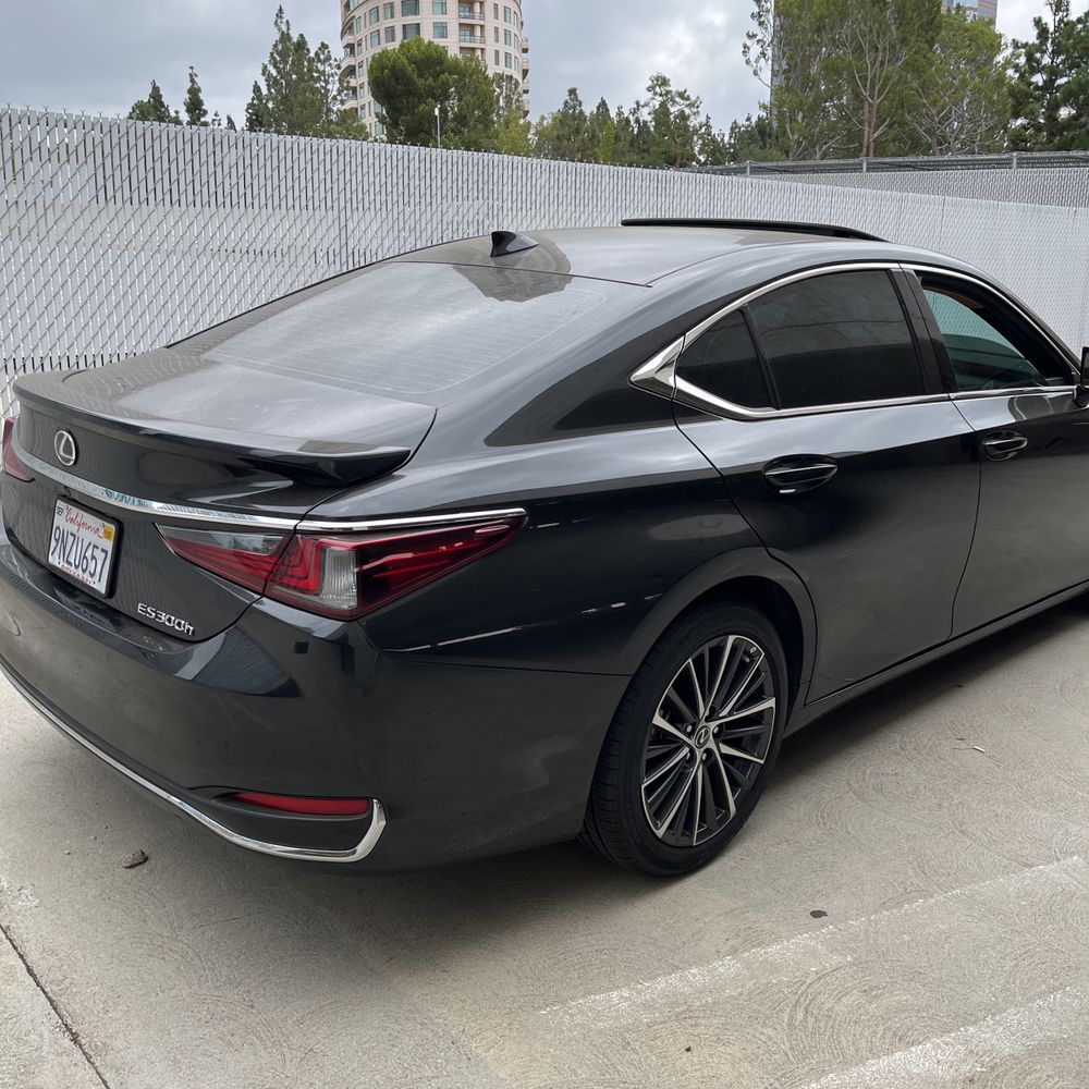 2025 Lexus ES 300h Base