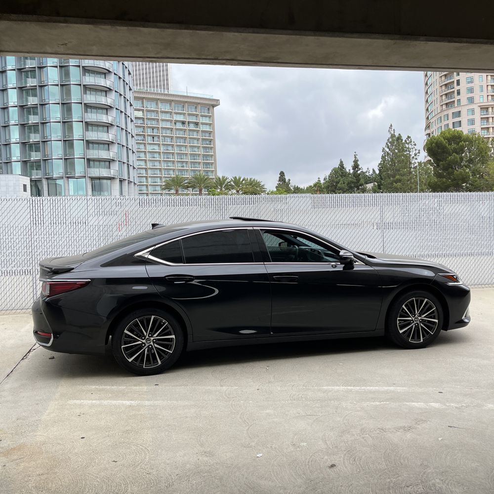 2025 Lexus ES 300h Base