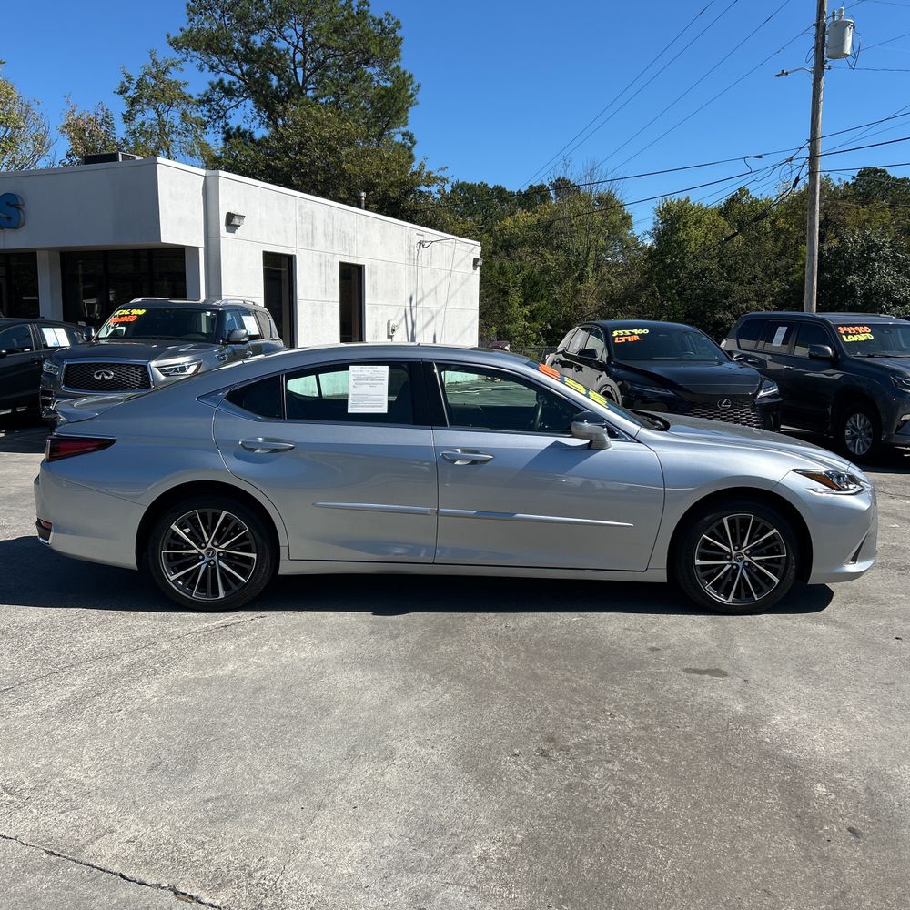 2025 Lexus ES 300h Base