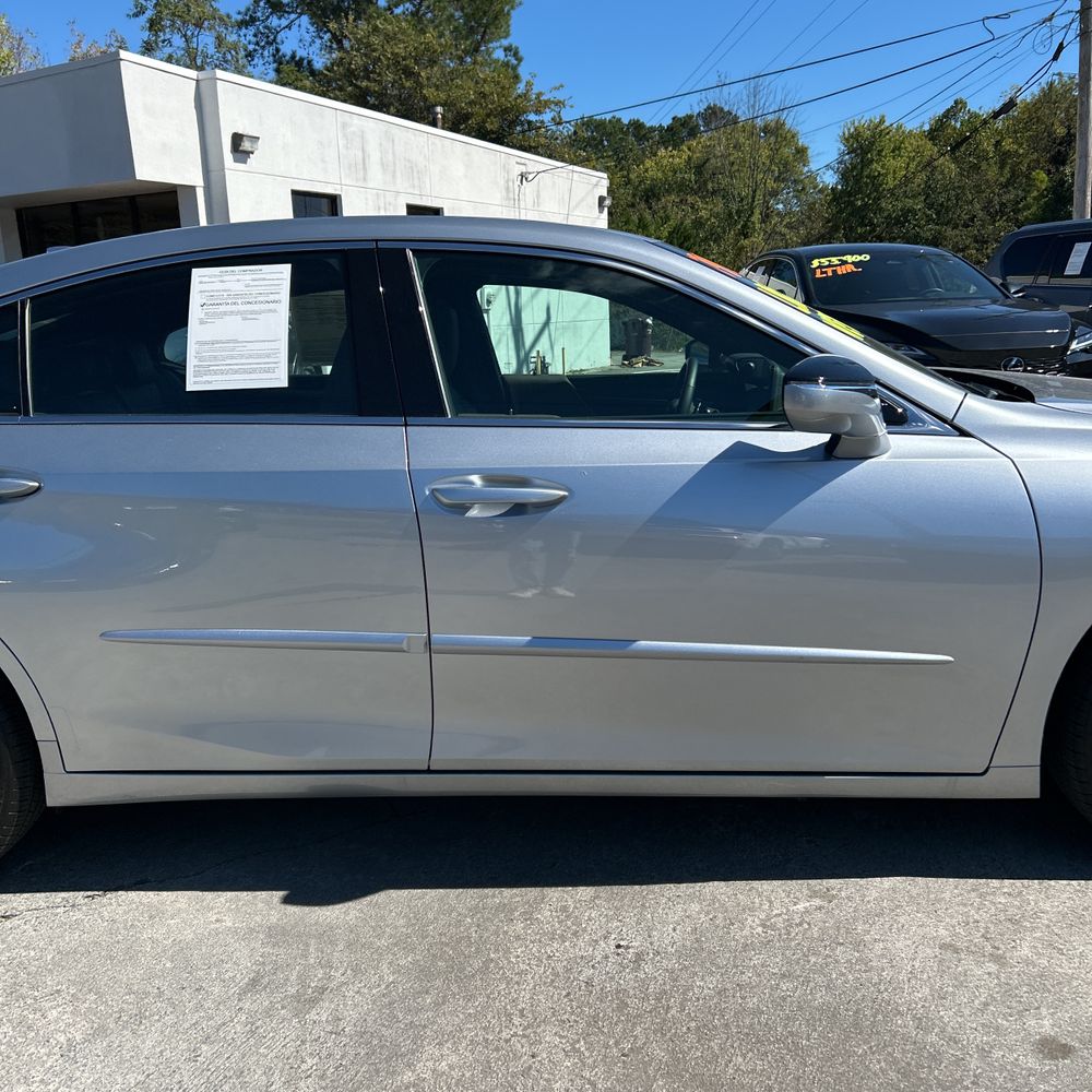 2025 Lexus ES 300h Base
