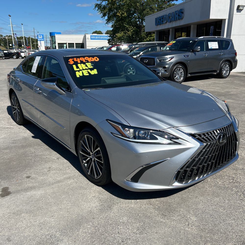 2025 Lexus ES 300h Base
