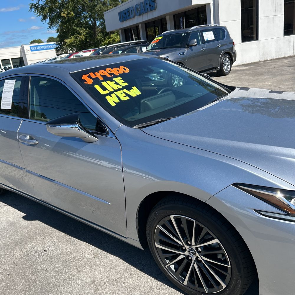 2025 Lexus ES 300h Base
