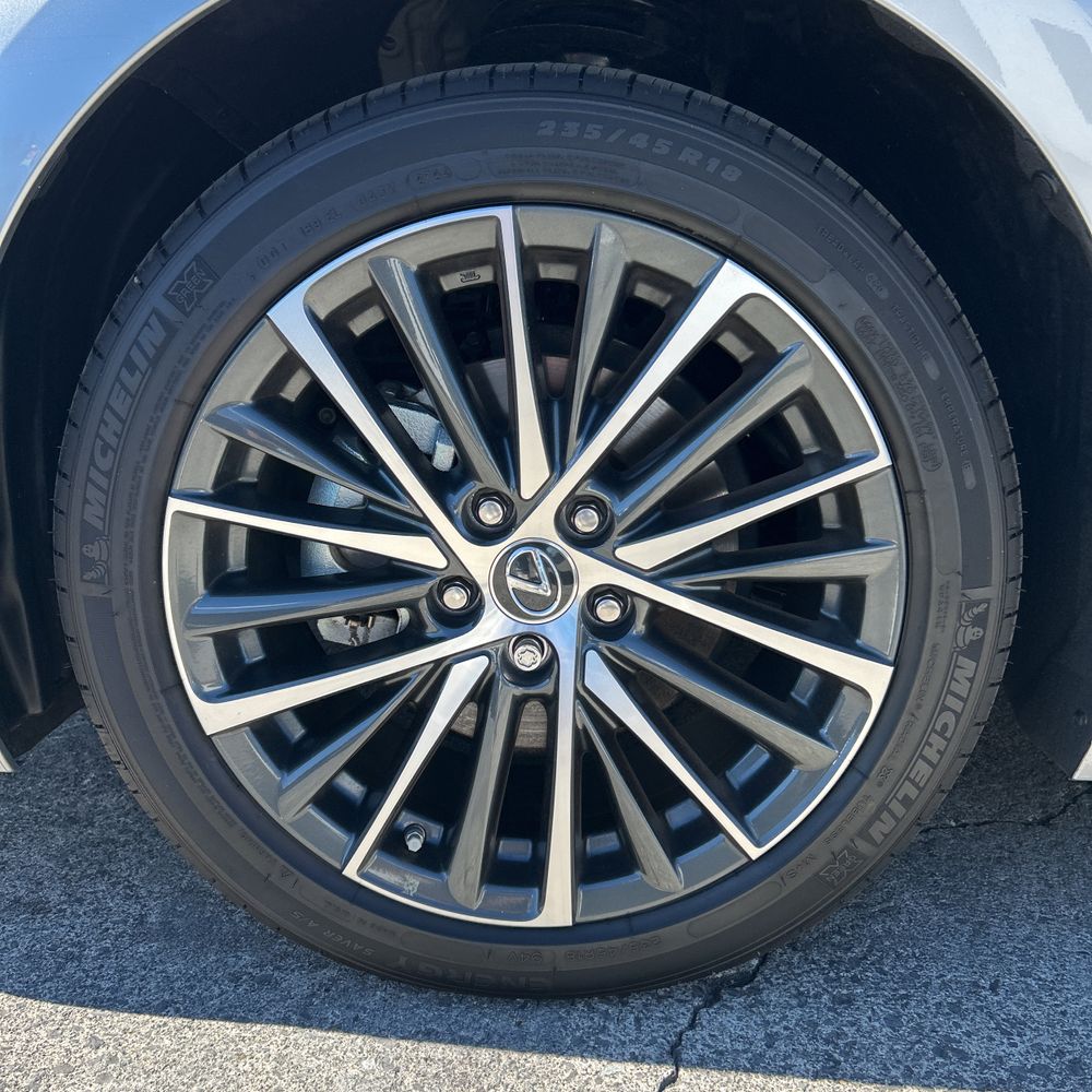 2025 Lexus ES 300h Base