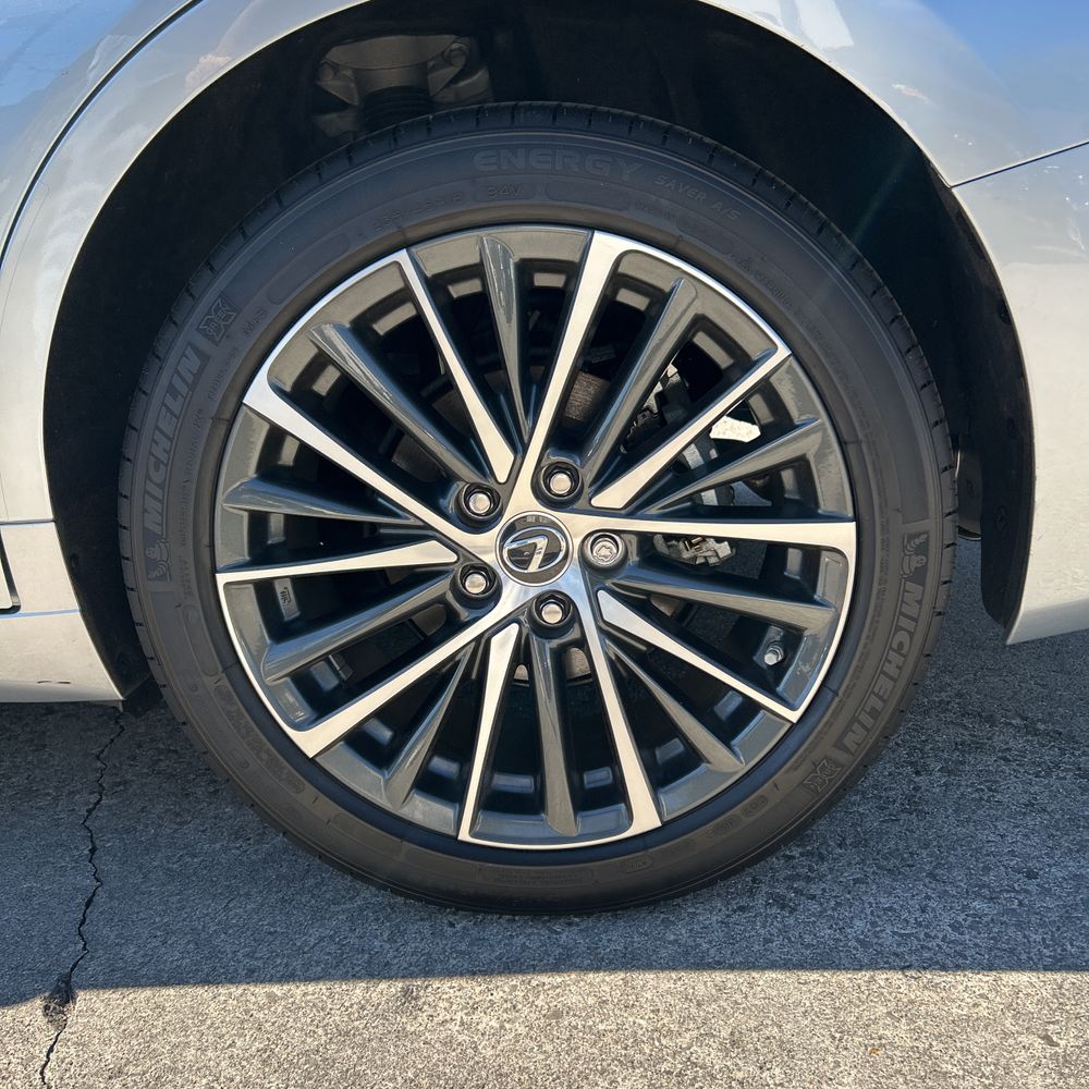 2025 Lexus ES 300h Base