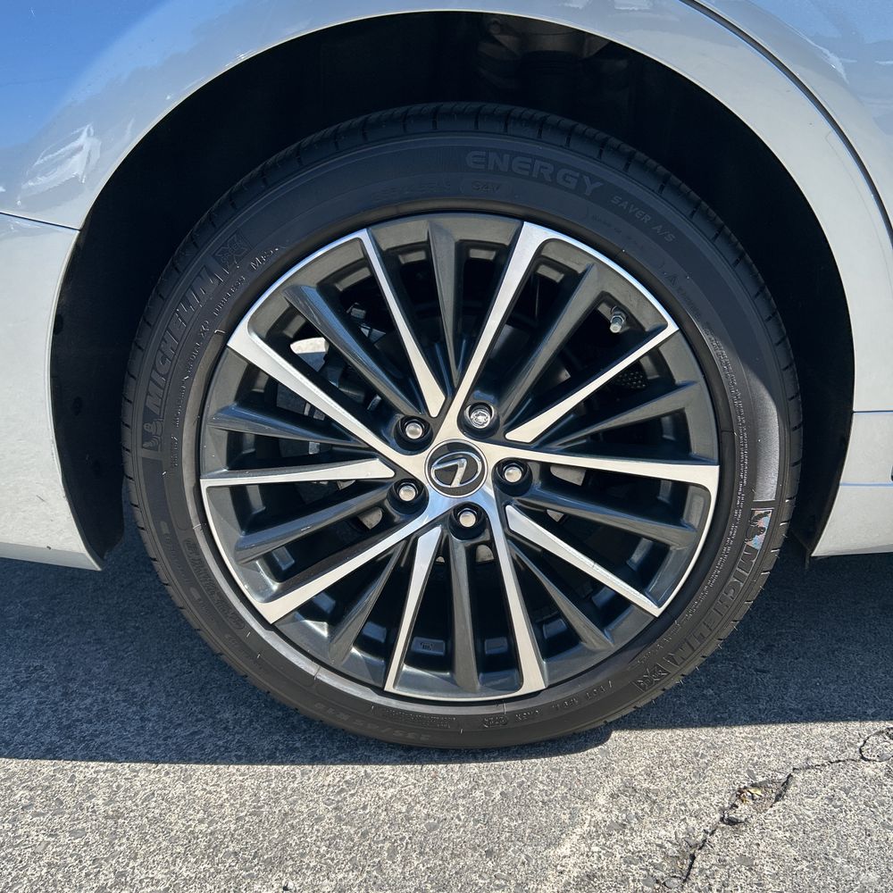 2025 Lexus ES 300h Base