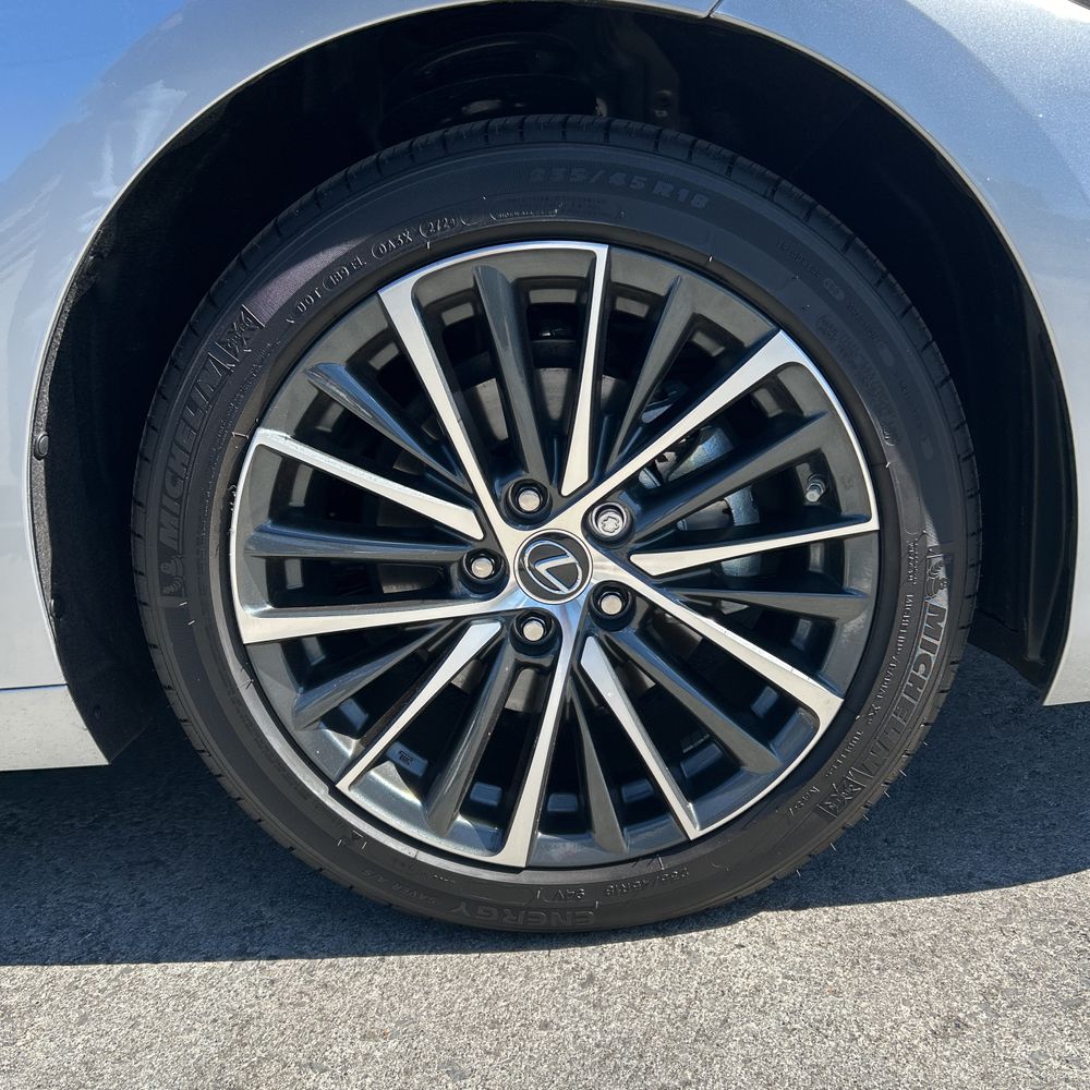 2025 Lexus ES 300h Base