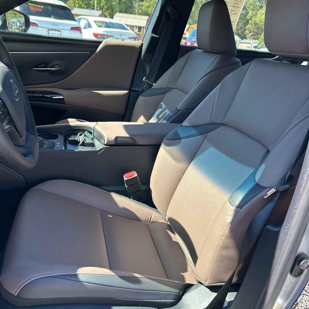 2025 Lexus ES 300h Base