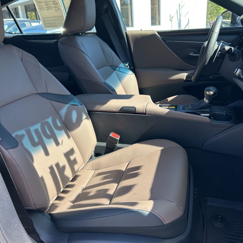 2025 Lexus ES 300h Base