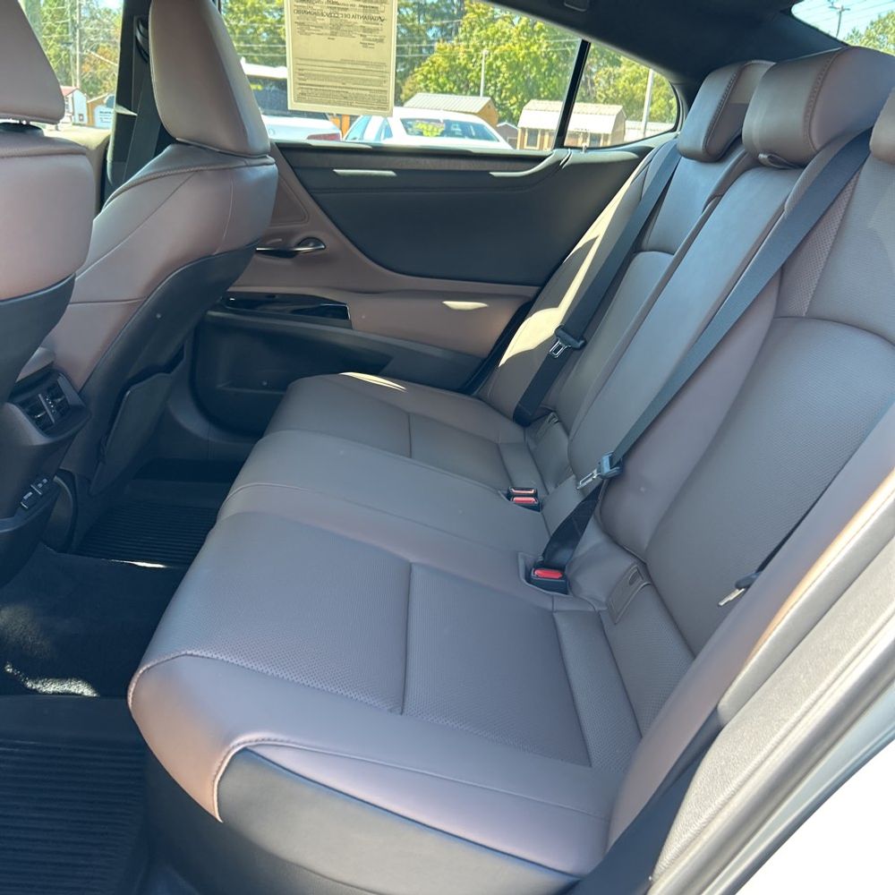 2025 Lexus ES 300h Base