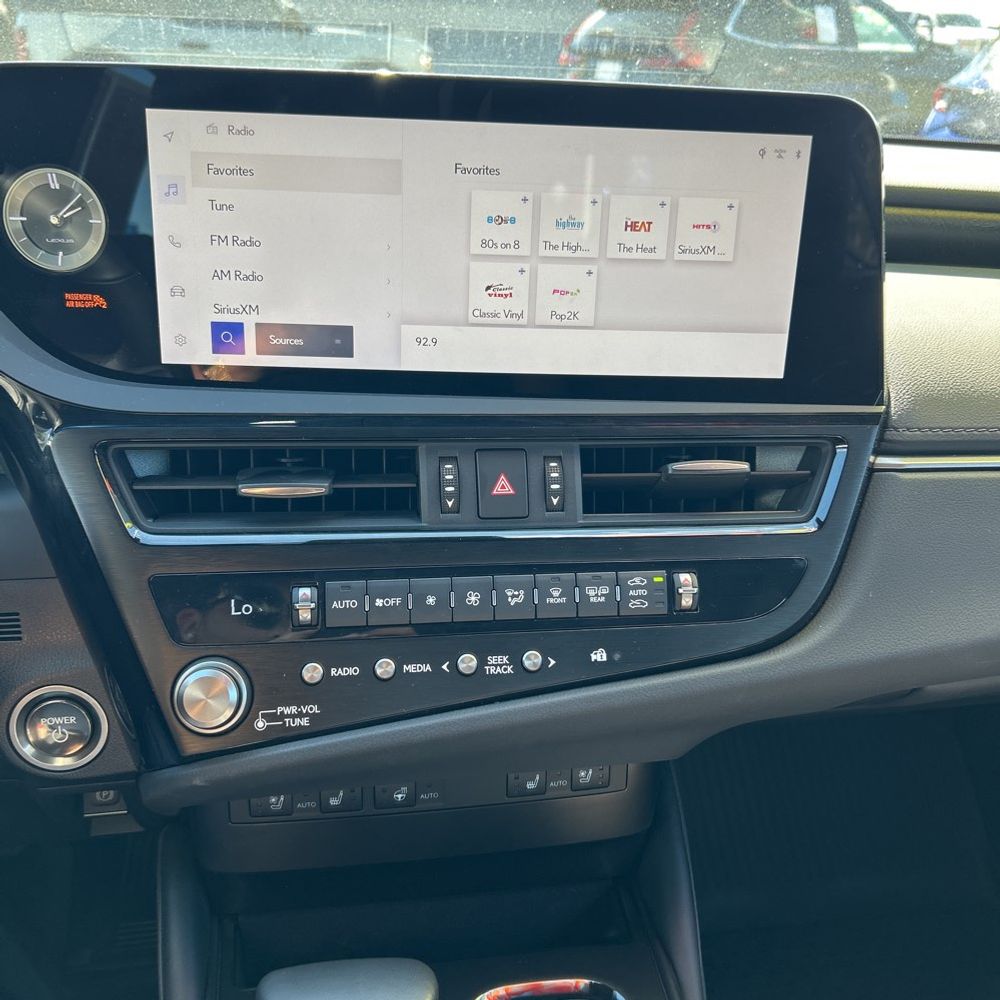 2025 Lexus ES 300h Base