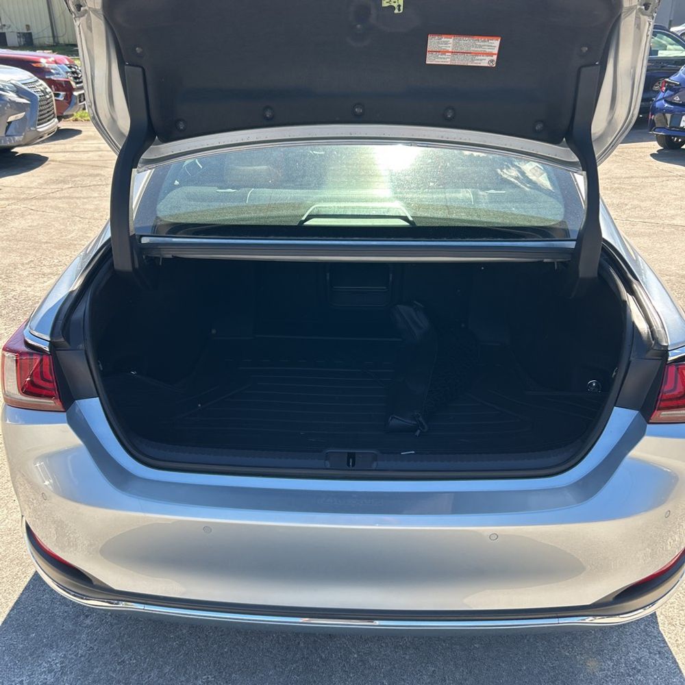 2025 Lexus ES 300h Base