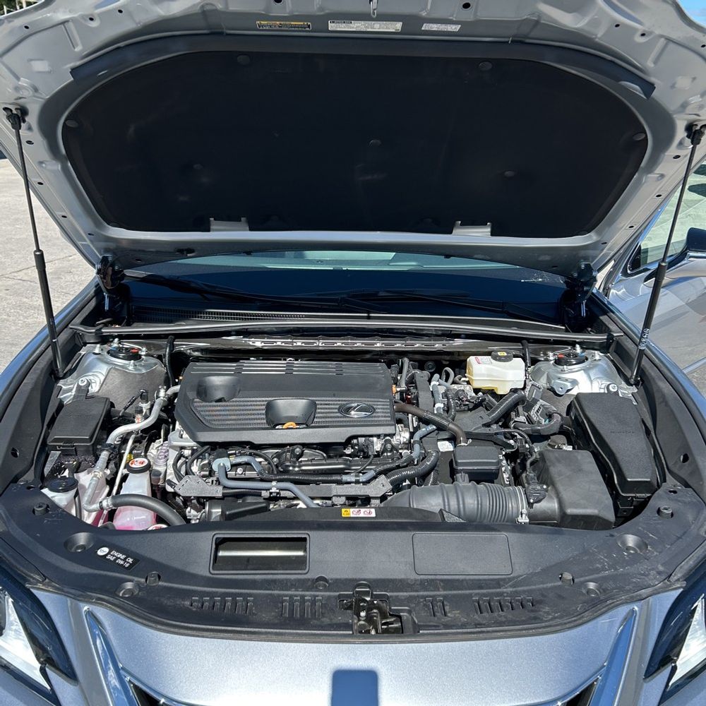 2025 Lexus ES 300h Base