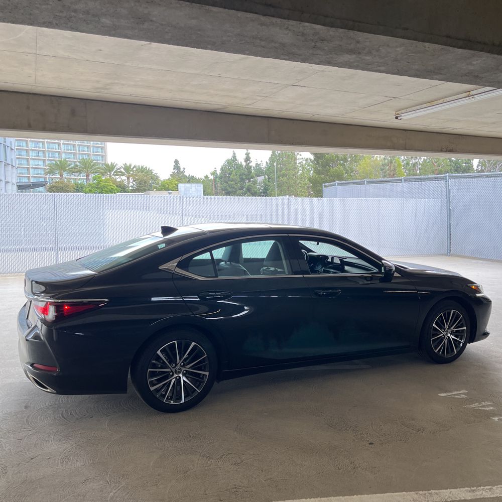 2025 Lexus ES 350 Base