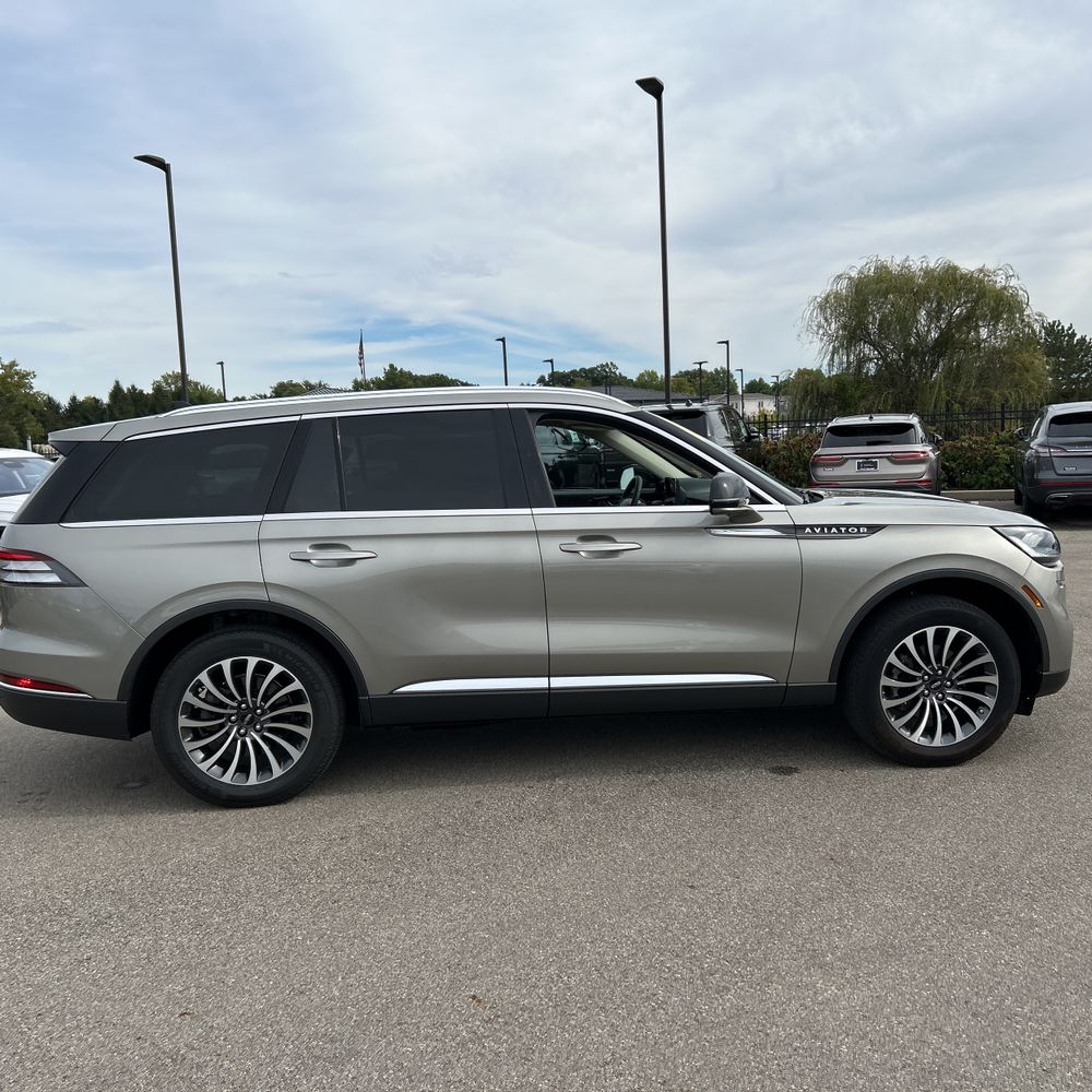 2023 Lincoln Aviator Standard