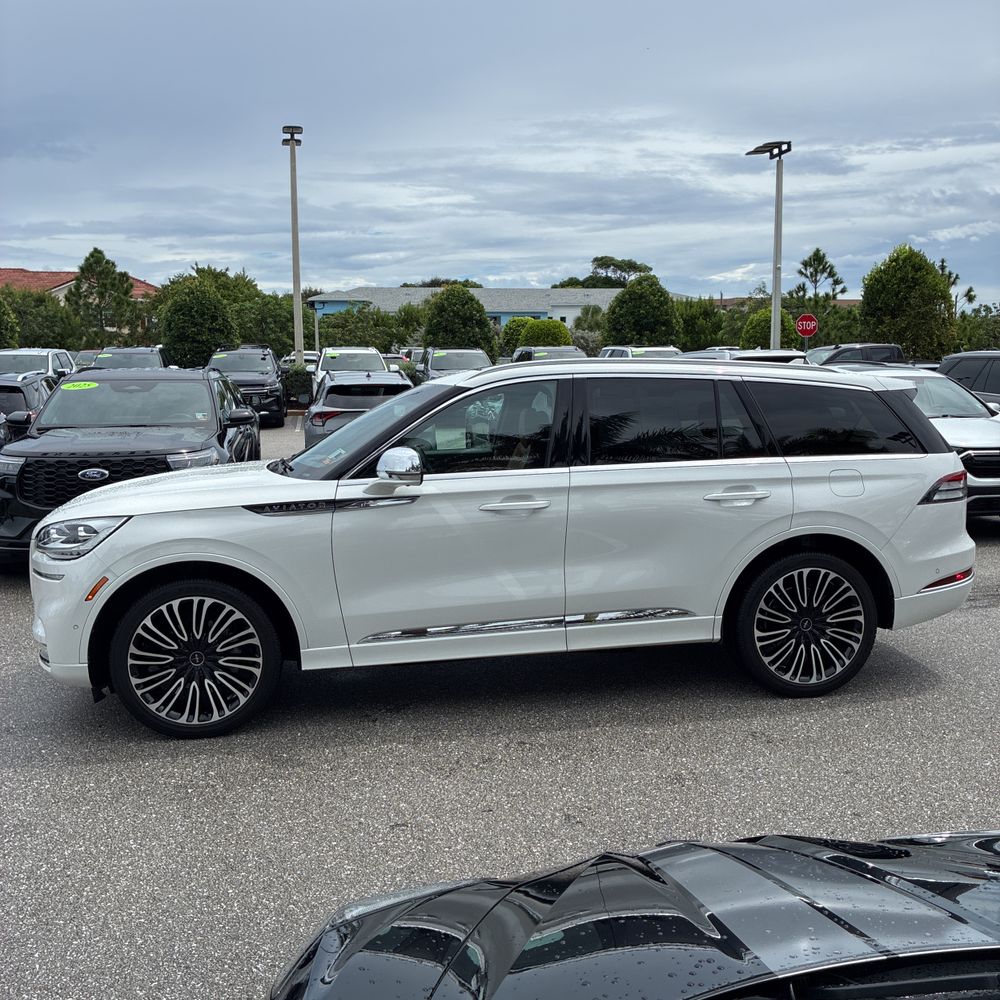 2022 Lincoln Aviator Black Label