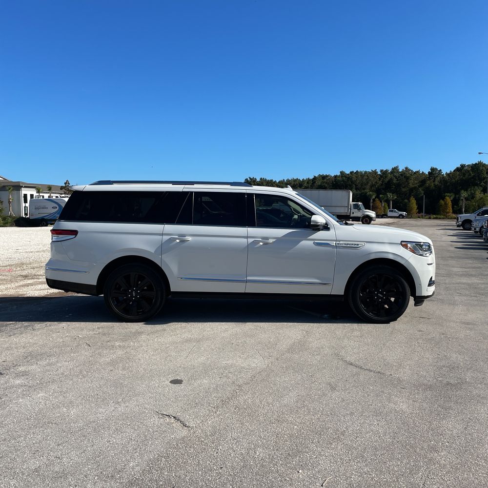 2023 Lincoln Navigator L Reserve