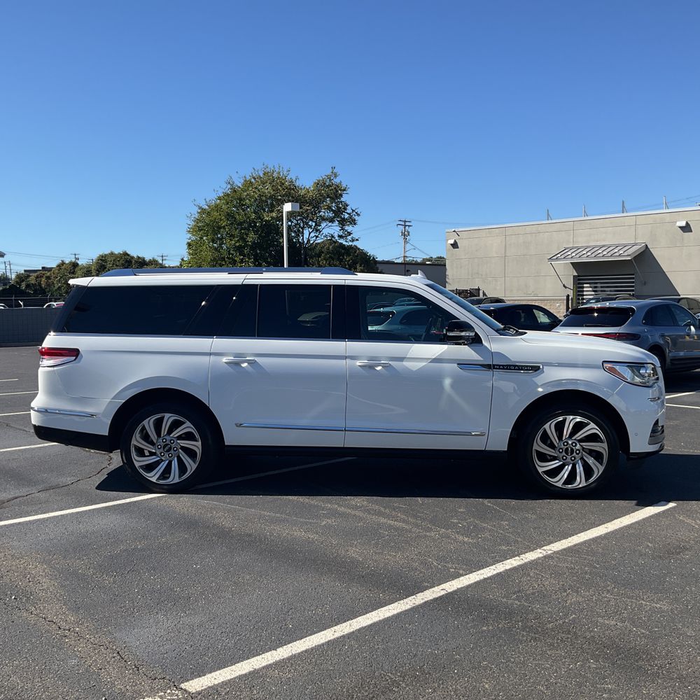 2023 Lincoln Navigator L Reserve